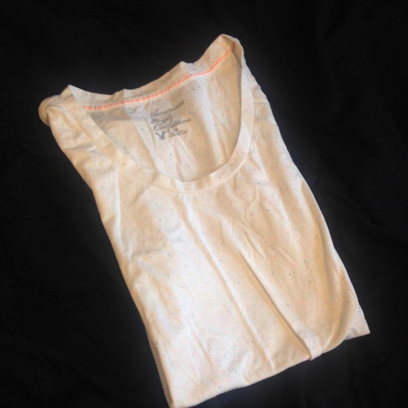 T-shirt with speckled colors