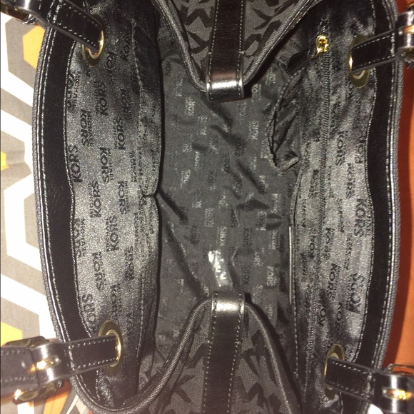 MK jet black purse - Picture 3 of 4