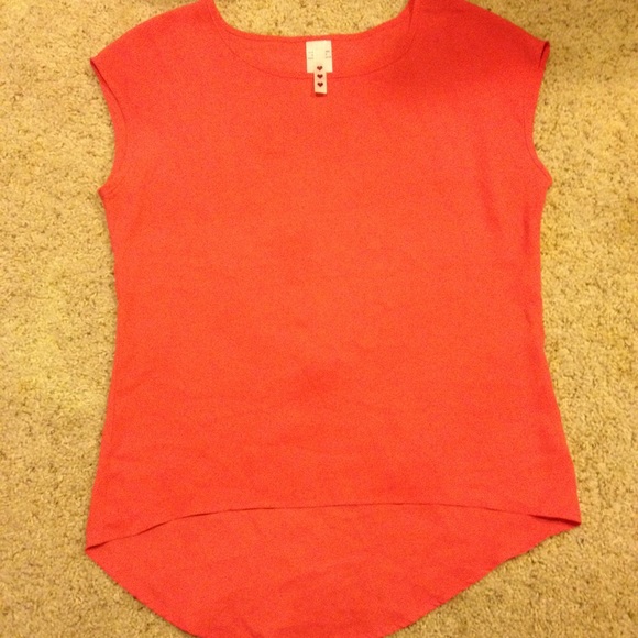 Silky high-low top. - Picture 1 of 1