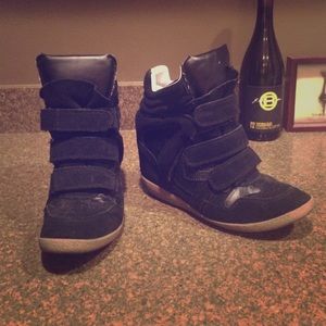 Hightop heeled sneakers