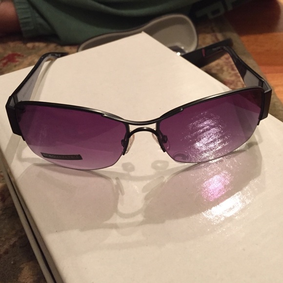 BCBGMAXAZARIA BLACK/GREY SUNGLASSES