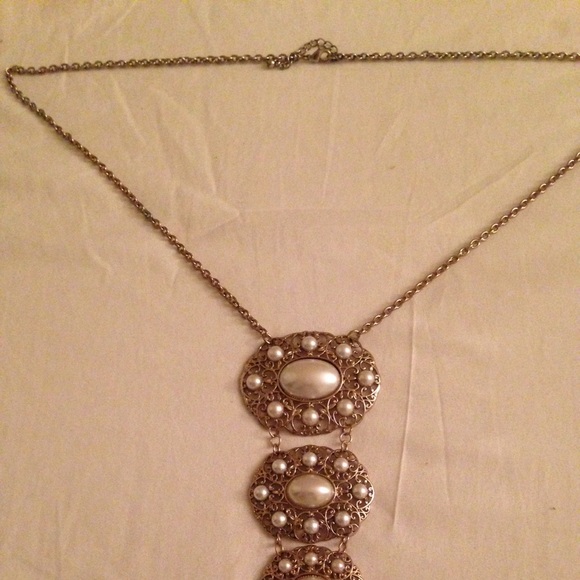 Tassel three tier pearl necklace
