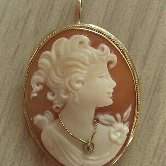 Vintage Cameo with diamond in 14k gold