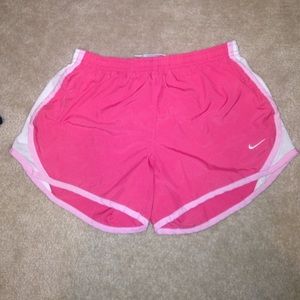 salmon colored nike athletic shorts