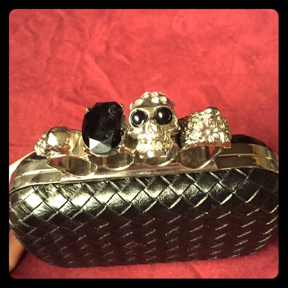 Knuckle clutch