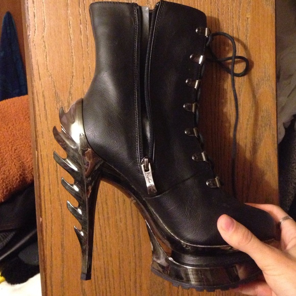 High heels - Picture 2 of 3