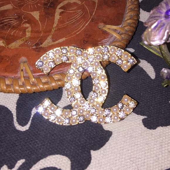 Jewelry - 🦄 ACCEPTING OFFERS! - Not official C Brooch