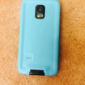 Samsung Galaxy s5 with accessories