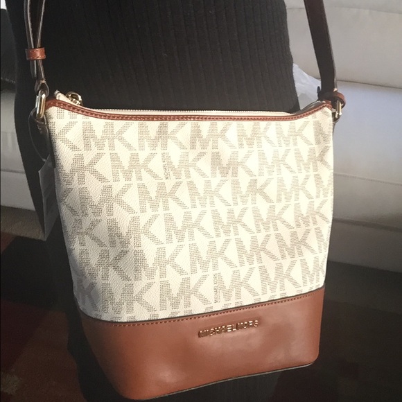 ๐9/26/15 HP๐ Authentic Michael Kors Messenger - Picture 4 of 4