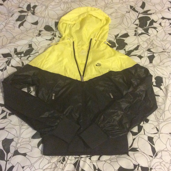 Nike- SOLD! - Picture 3 of 3