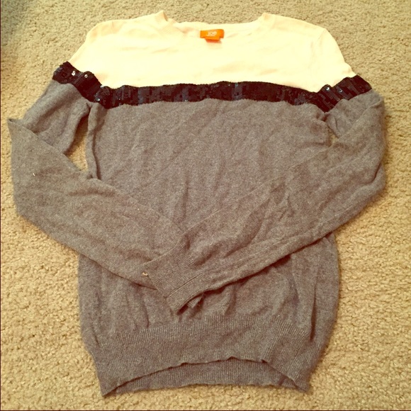 Joe Sweaters - Multi colored sweater with sequences. 🎀