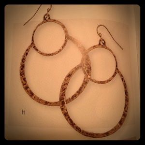 Accent earrings