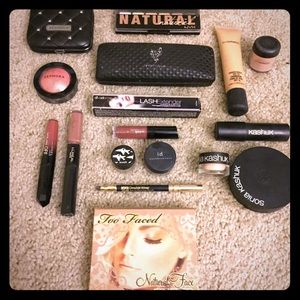 High end cosmetic bundle 💋 free makeup bag