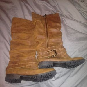 Brown boots! Super cute and in style