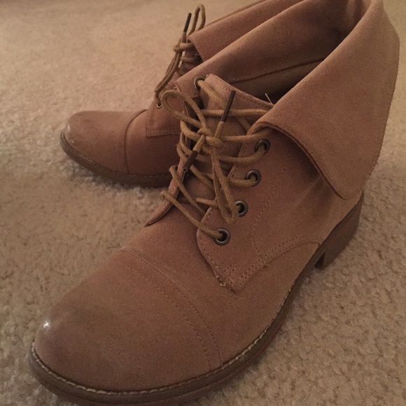 Shoes - Picture 2 of 4