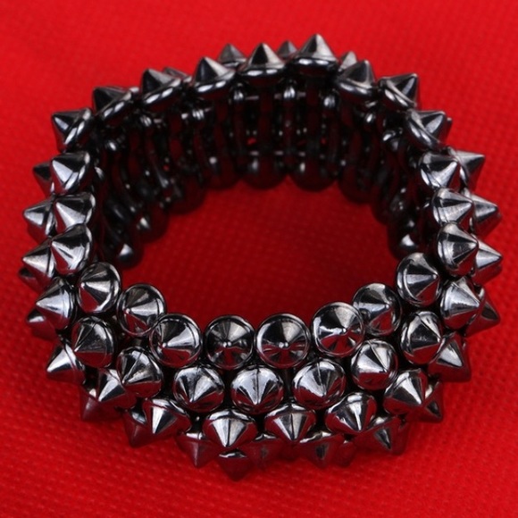 Grey Rivet Elastic Bracelet ** SALE - Picture 2 of 3