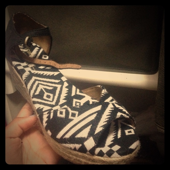 Toms