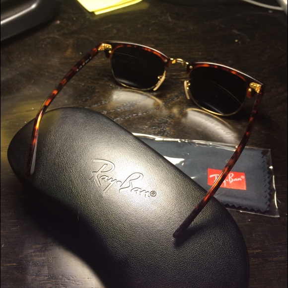 Ray-Ban Sunglasses - Picture 3 of 4