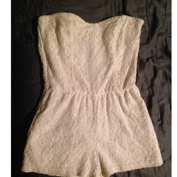 Lace romper - Picture 3 of 4