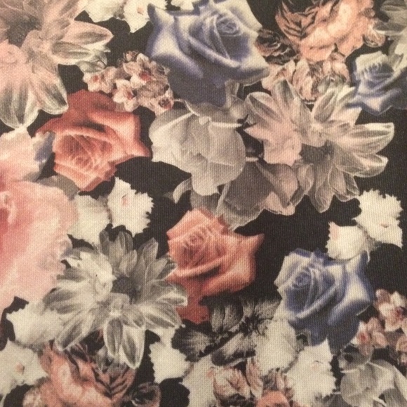 ADORABLE FLORAL DRESS - Picture 2 of 2