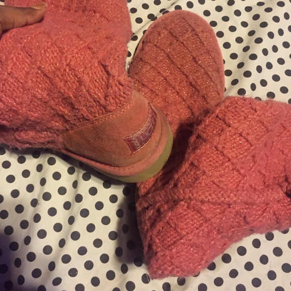 Ugg - Picture 2 of 3