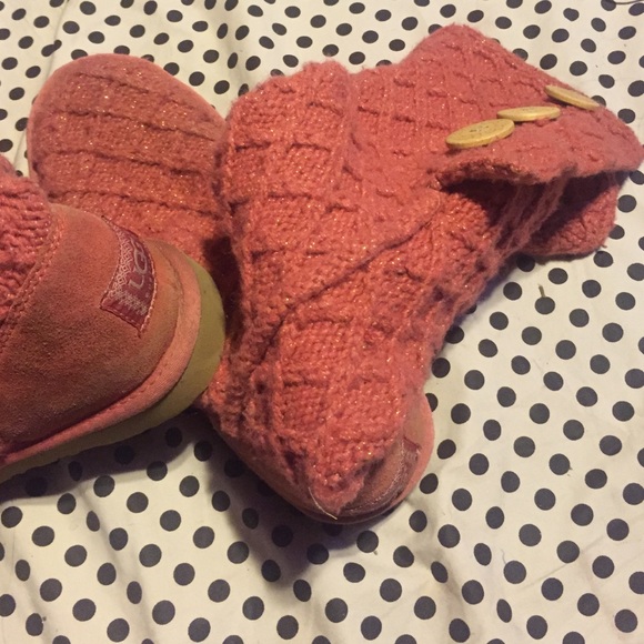 Ugg - Picture 3 of 3