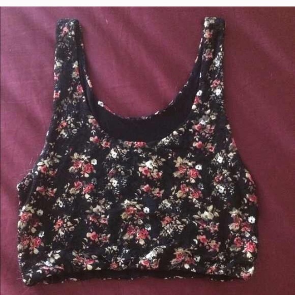 Black floral croptop - Picture 1 of 3