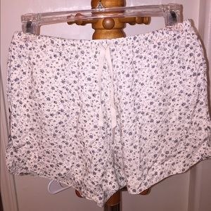 Brandy Melville Mid-High waist floral shorts