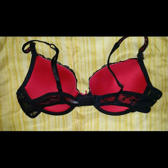 Sexy 36C black/red lace and ribbon bra - Picture 2 of 3