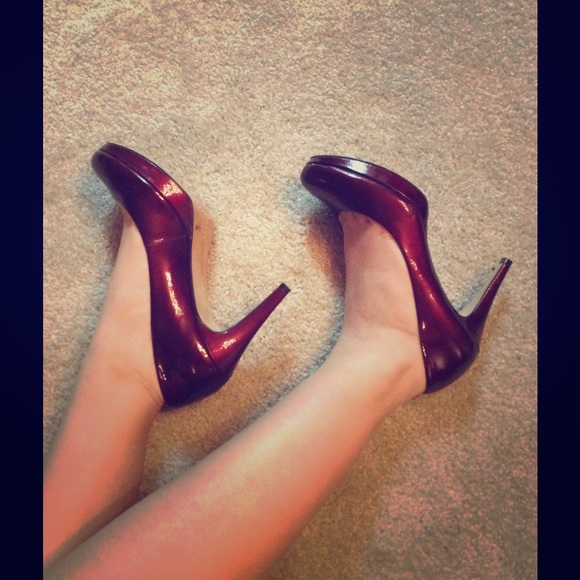 Vince camuto oxblood red patent leather heels