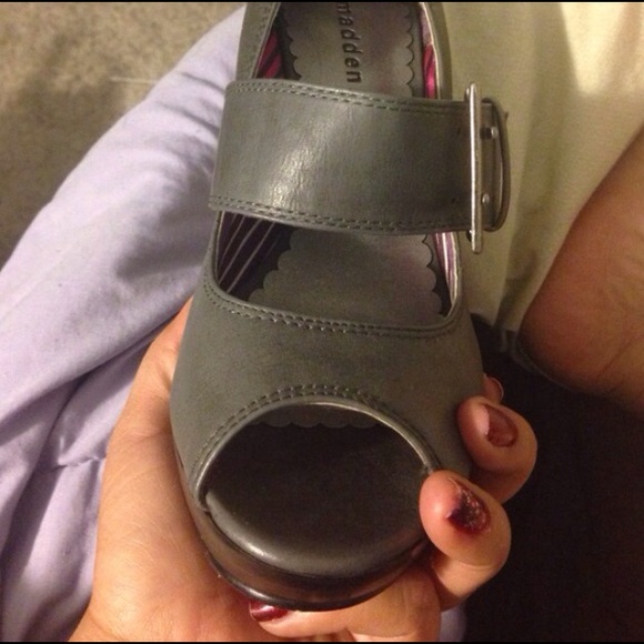 Cute gray heels - Picture 2 of 4