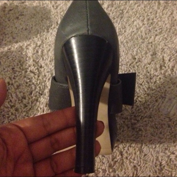 Cute gray heels - Picture 3 of 4