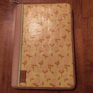 Fossil Key-Per.    Good used condition.  Holds5x7