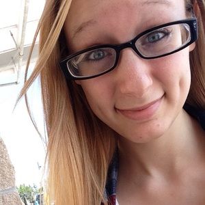 Meet your Posher, Kayla