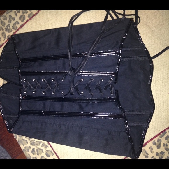 Corset - Picture 2 of 2
