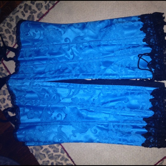 Corset - Picture 2 of 2