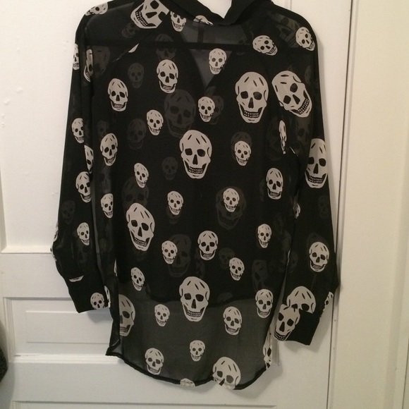 Skull high-low button up - Picture 3 of 3