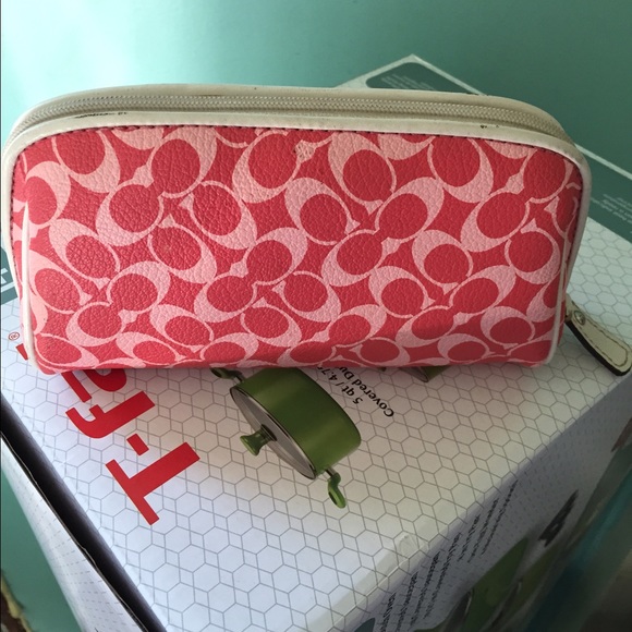 Coach cosmetic case - Picture 2 of 4
