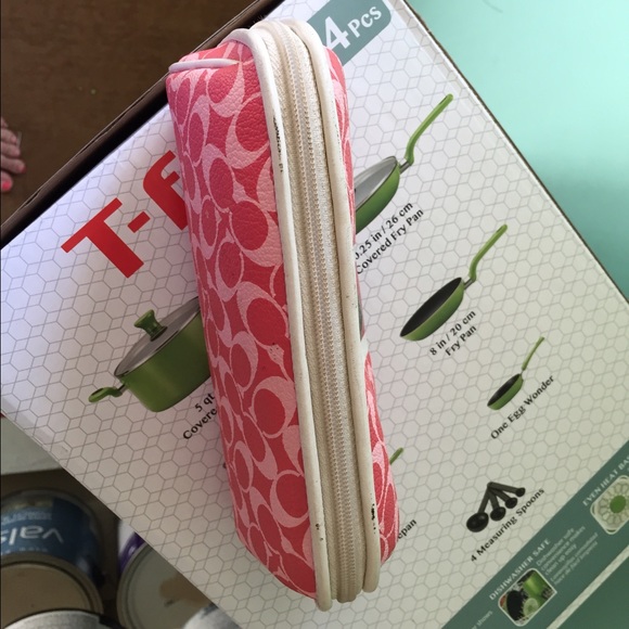 Coach cosmetic case - Picture 3 of 4