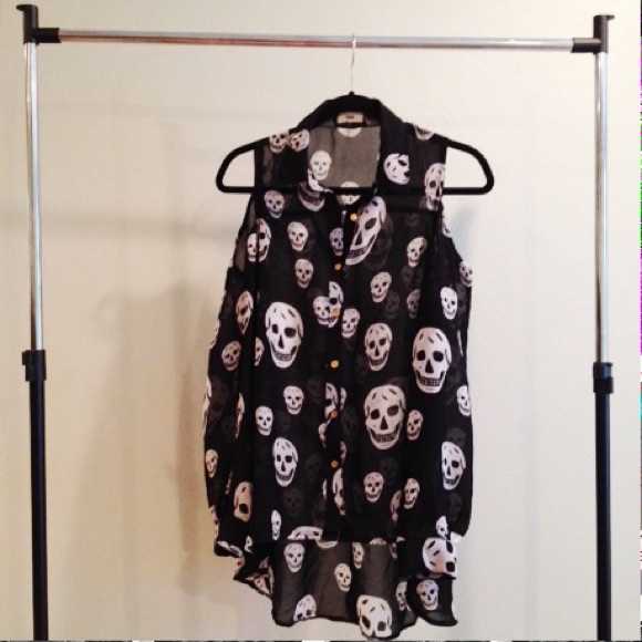 Tobi skull blouse size M
