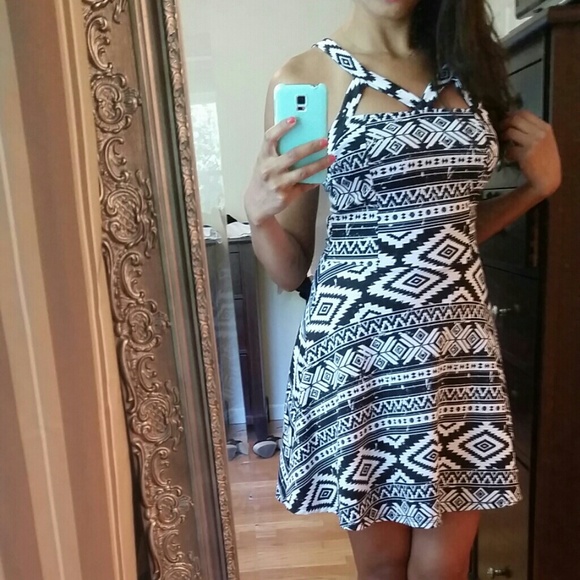 Tribal dress - Picture 1 of 3