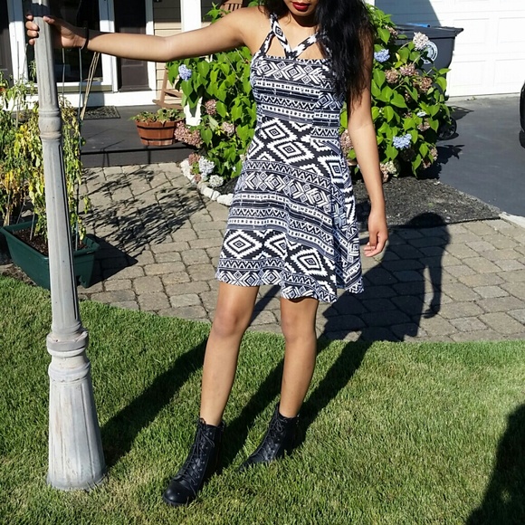 Tribal dress - Picture 2 of 3