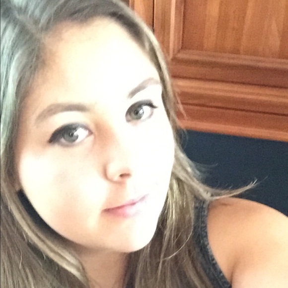 Meet your Posher, Victoria - Picture 2 of 2