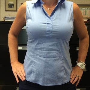 Blue cotton strapless shirt.