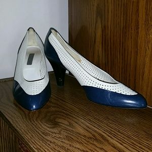 Classic Vintage 1980's Albert Nipon Spectator Pump