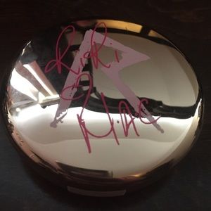 Mac cosmetic limited edition RiRi