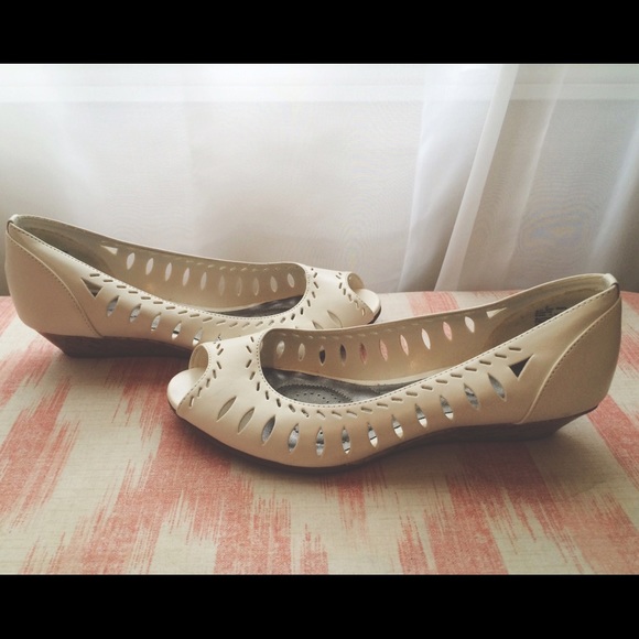 white small wedges