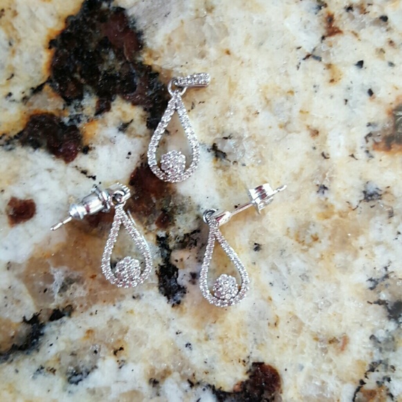 Kays diamond earring and pendant set