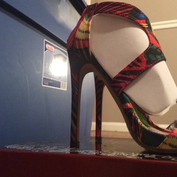 Heals - Picture 3 of 3