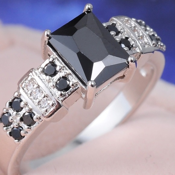 2xHP 🎉🎁 Blk & White Sapphire Ring 18kt GF - Picture 2 of 4